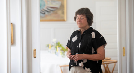 Præst ved alter