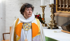 Biskop Marianne Christiansen med bispekåbe